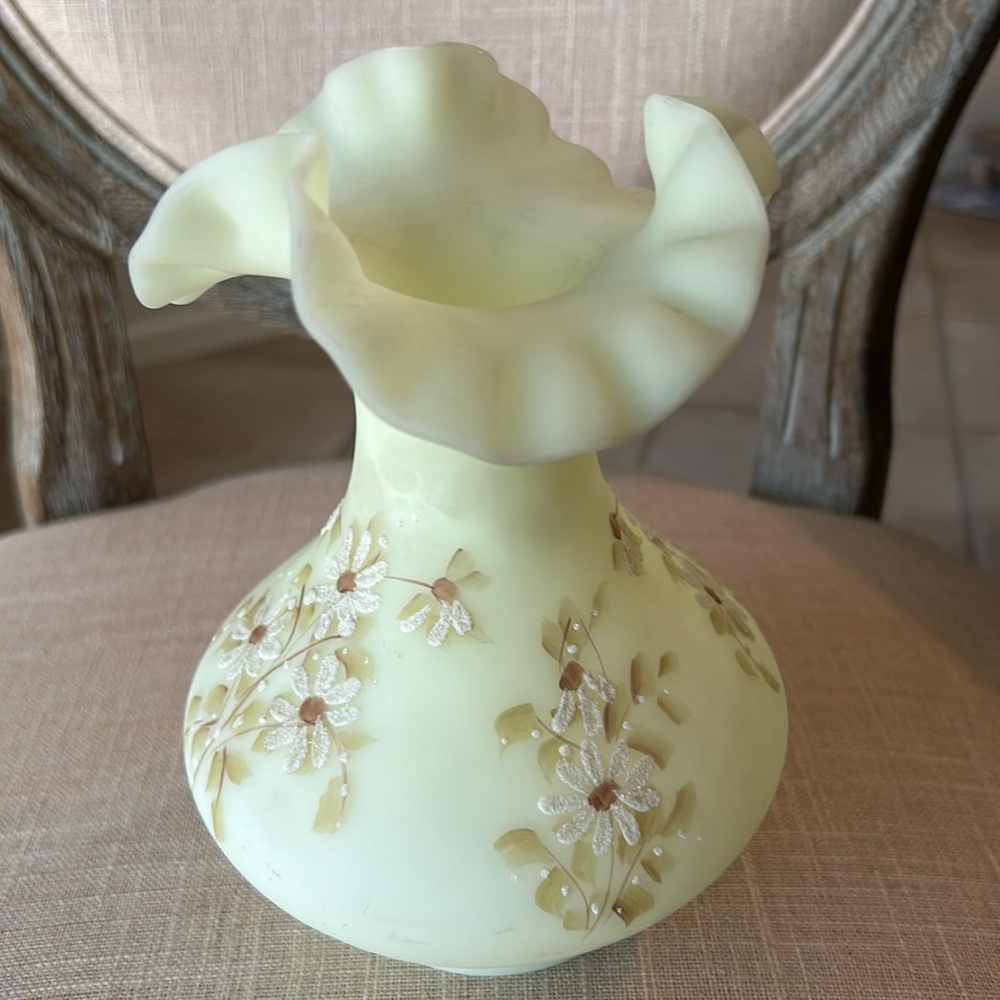 Vintage Fenton Ruffled Hand painted Vase - Picture 1 of 10